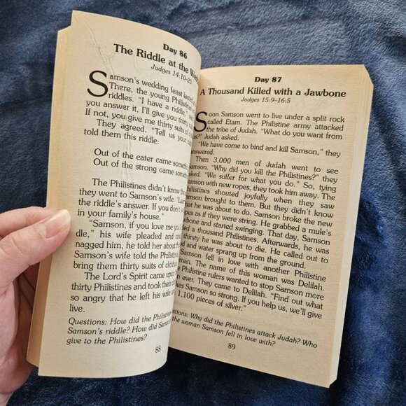 365 Read-Aloud Bedtime Bible Stories with Illustrations - Paperback - Picture 5 of 8